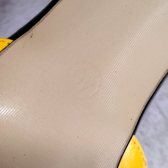 Chic Yellow and Black Butterfly Heels - Picture 9 of 9